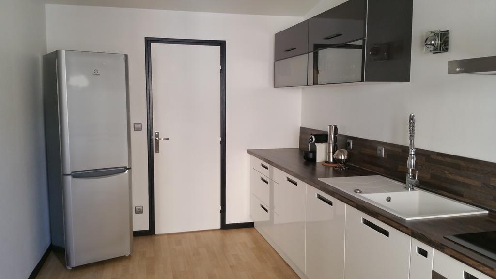 Le Nid De Sacha Apartment Еперне Екстериор снимка